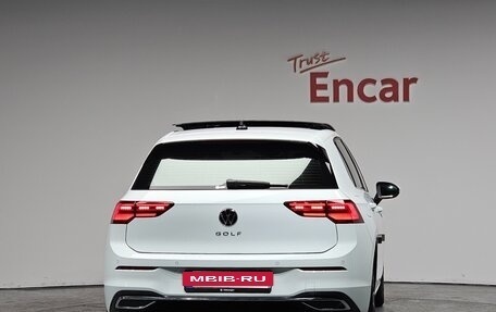 Volkswagen Golf VIII, 2022 год, 2 420 000 рублей, 4 фотография