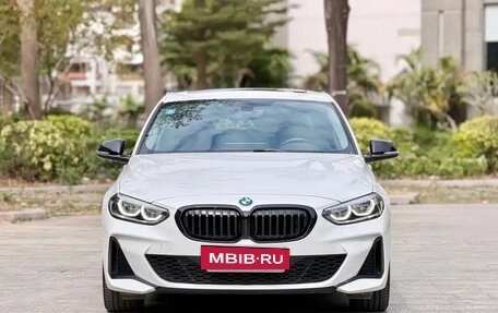 BMW 1 серия, 2023 год, 1 750 000 рублей, 2 фотография