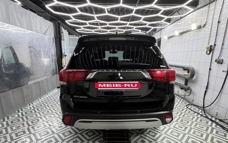 Mitsubishi Outlander III рестайлинг 3, 2021 год, 3 300 000 рублей, 9 фотография