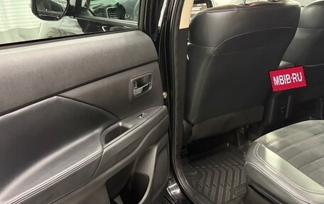 Mitsubishi Outlander III рестайлинг 3, 2021 год, 3 300 000 рублей, 13 фотография