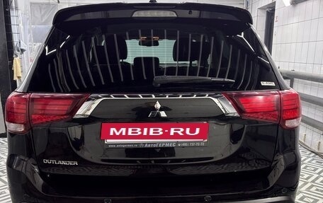 Mitsubishi Outlander III рестайлинг 3, 2021 год, 3 300 000 рублей, 10 фотография