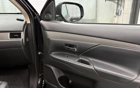 Mitsubishi Outlander III рестайлинг 3, 2021 год, 3 300 000 рублей, 16 фотография