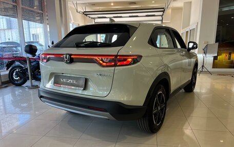 Honda Vezel, 2024 год, 4 390 000 рублей, 6 фотография