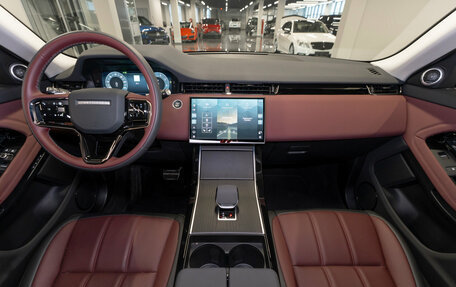 Land Rover Range Rover Evoque II, 2025 год, 6 400 000 рублей, 8 фотография