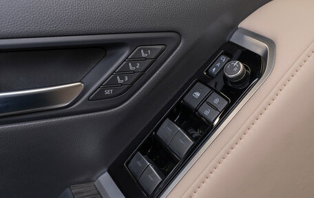 Toyota Land Cruiser, 2025 год, 15 725 000 рублей, 21 фотография