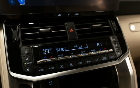 Toyota Land Cruiser, 2025 год, 15 725 000 рублей, 27 фотография