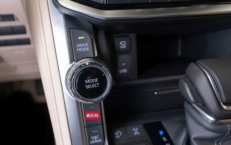 Toyota Land Cruiser, 2025 год, 15 725 000 рублей, 26 фотография