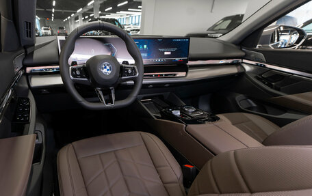 BMW 5 серия, 2025 год, 8 600 000 рублей, 7 фотография