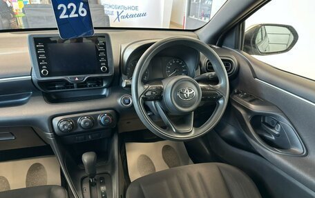 Toyota Yaris, 2020 год, 1 179 000 рублей, 15 фотография