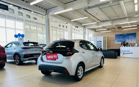 Toyota Yaris, 2020 год, 1 179 000 рублей, 6 фотография