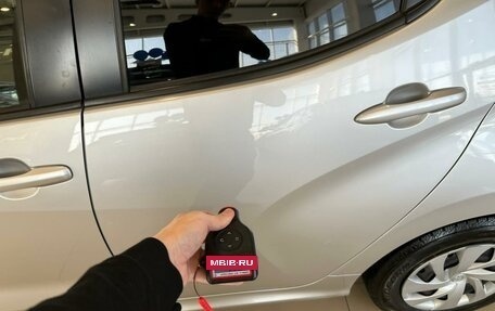 Toyota Yaris, 2020 год, 1 179 000 рублей, 22 фотография