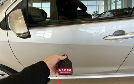 Toyota Yaris, 2020 год, 1 179 000 рублей, 21 фотография