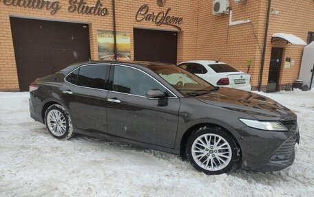 Toyota Camry, 2019 год, 2 850 000 рублей, 3 фотография