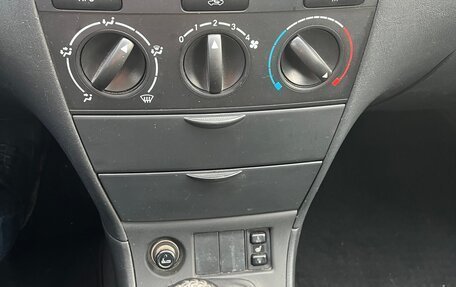 Toyota Corolla, 2005 год, 670 000 рублей, 23 фотография