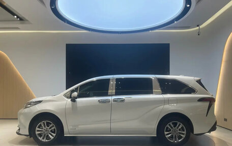 Toyota Sienna, 2023 год, 6 950 000 рублей, 5 фотография