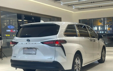 Toyota Sienna, 2023 год, 6 950 000 рублей, 4 фотография