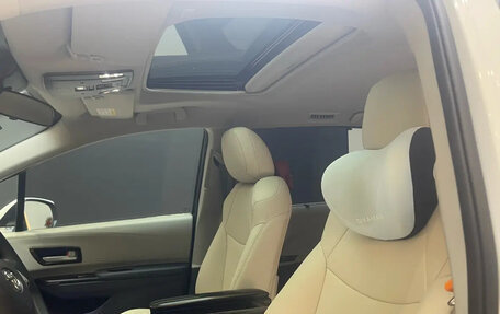 Toyota Sienna, 2023 год, 6 950 000 рублей, 10 фотография