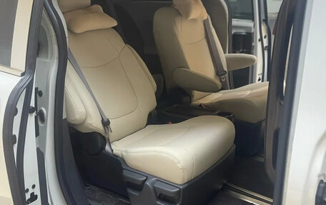 Toyota Sienna, 2023 год, 6 950 000 рублей, 11 фотография