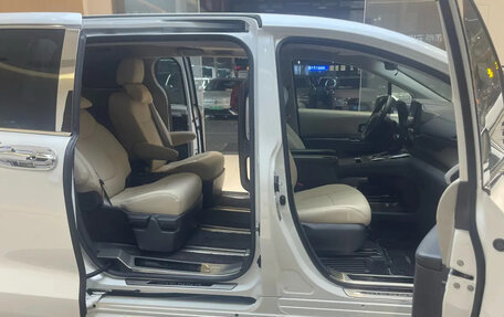 Toyota Sienna, 2023 год, 6 950 000 рублей, 16 фотография