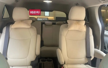 Toyota Sienna, 2023 год, 6 950 000 рублей, 12 фотография