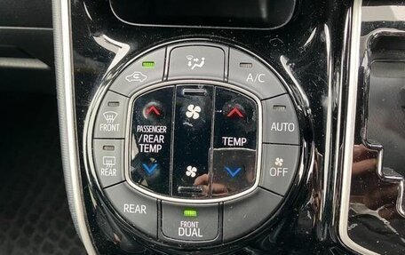 Toyota Esquire I, 2021 год, 2 370 000 рублей, 15 фотография