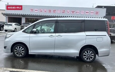 Toyota Esquire I, 2021 год, 2 370 000 рублей, 4 фотография