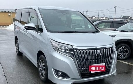 Toyota Esquire I, 2021 год, 2 370 000 рублей, 2 фотография