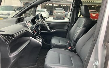 Toyota Esquire I, 2021 год, 2 370 000 рублей, 19 фотография