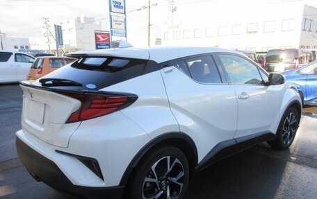 Toyota C-HR I рестайлинг, 2022 год, 2 150 000 рублей, 3 фотография