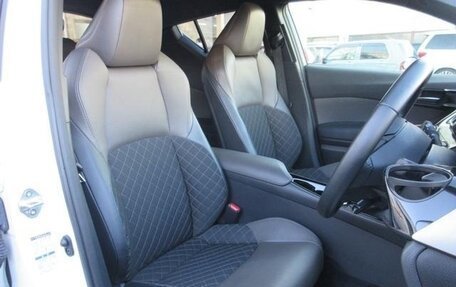 Toyota C-HR I рестайлинг, 2022 год, 2 150 000 рублей, 5 фотография