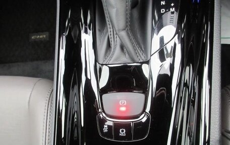 Toyota C-HR I рестайлинг, 2022 год, 2 150 000 рублей, 14 фотография