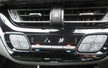 Toyota C-HR I рестайлинг, 2022 год, 2 150 000 рублей, 15 фотография