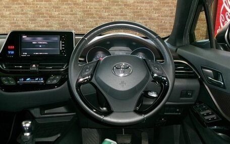 Toyota C-HR I рестайлинг, 2017 год, 1 500 000 рублей, 13 фотография