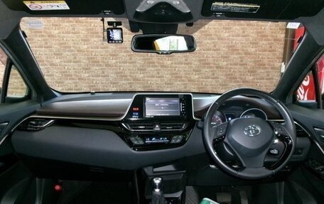 Toyota C-HR I рестайлинг, 2017 год, 1 500 000 рублей, 12 фотография