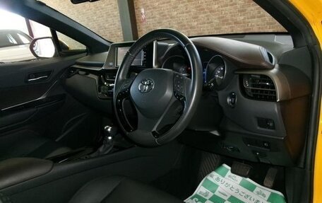 Toyota C-HR I рестайлинг, 2017 год, 1 500 000 рублей, 9 фотография