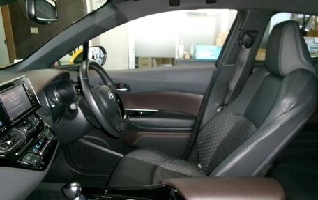 Toyota C-HR I рестайлинг, 2017 год, 1 500 000 рублей, 18 фотография