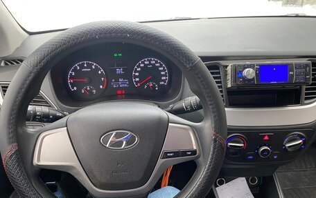 Hyundai Solaris II рестайлинг, 2018 год, 850 000 рублей, 8 фотография