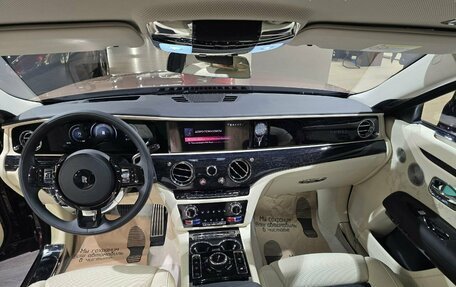 Rolls-Royce Ghost Series II рестайлинг, 2025 год, 54 000 000 рублей, 38 фотография