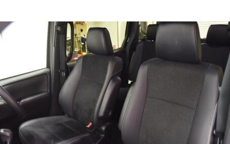 Toyota Voxy III, 2021 год, 1 920 000 рублей, 13 фотография