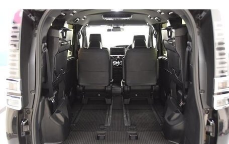 Toyota Voxy III, 2021 год, 1 920 000 рублей, 19 фотография