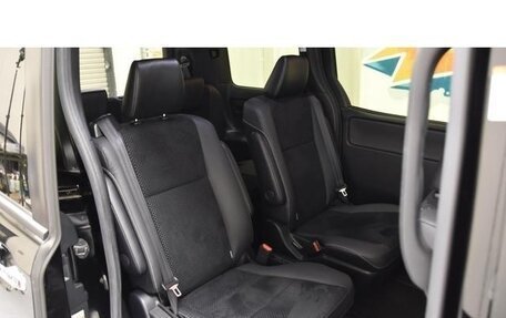 Toyota Voxy III, 2021 год, 1 920 000 рублей, 14 фотография