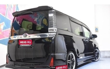 Toyota Voxy III, 2021 год, 1 920 000 рублей, 3 фотография