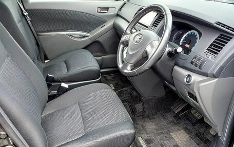 Toyota ISis I, 2010 год, 850 001 рублей, 13 фотография