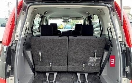 Toyota ISis I, 2010 год, 850 001 рублей, 16 фотография