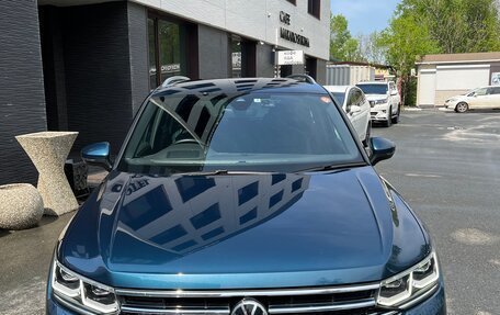 Volkswagen Tiguan II, 2021 год, 2 400 000 рублей, 1 фотография