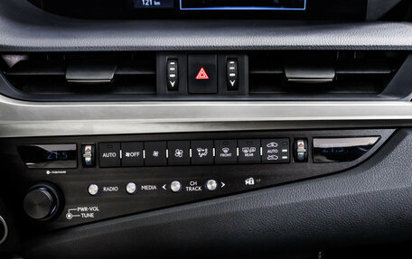 Lexus ES VII, 2020 год, 3 700 000 рублей, 21 фотография