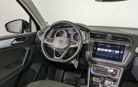 Volkswagen Tiguan II, 2021 год, 2 900 000 рублей, 23 фотография