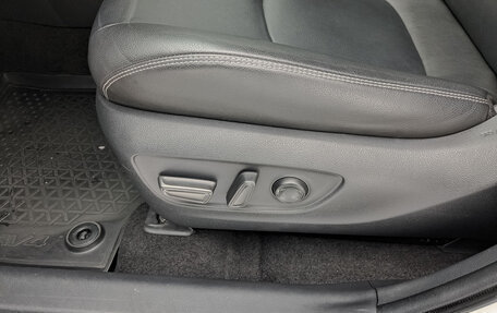 Toyota RAV4, 2020 год, 3 750 000 рублей, 21 фотография