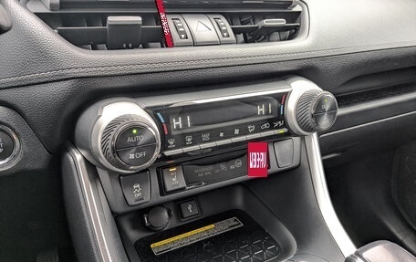 Toyota RAV4, 2020 год, 3 750 000 рублей, 27 фотография