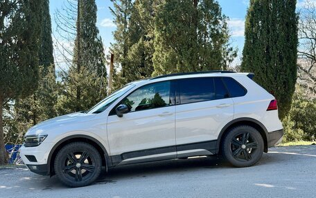 Volkswagen Tiguan II, 2018 год, 3 200 000 рублей, 3 фотография